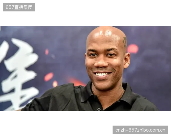 吴贤揆的冲击力和曹圭成的支点作用形成互补，为主教练提供两种不同的禁区战术方案。